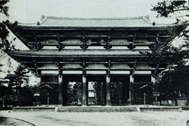 Nan-daimon of todaiji temple, nara